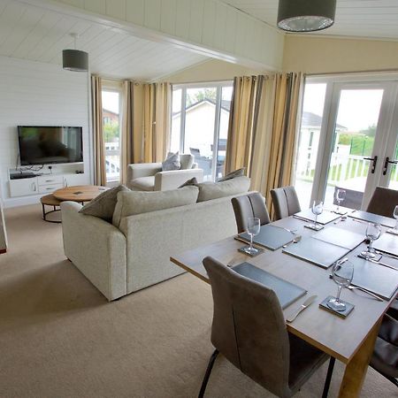 Lovely 3-Bed Cottage In Ely Exterior foto