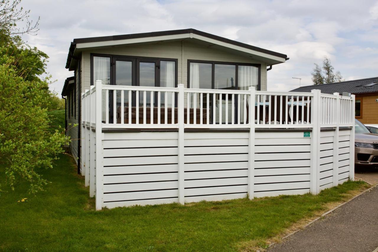 Lovely 3-Bed Cottage In Ely Exterior foto